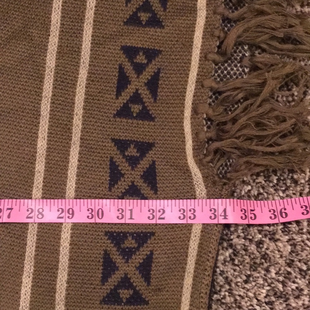 Very J women’s Small Boho Poncho Cover-Up, Southwestern Vibe, Tribal pattern - Picture 7 of 16